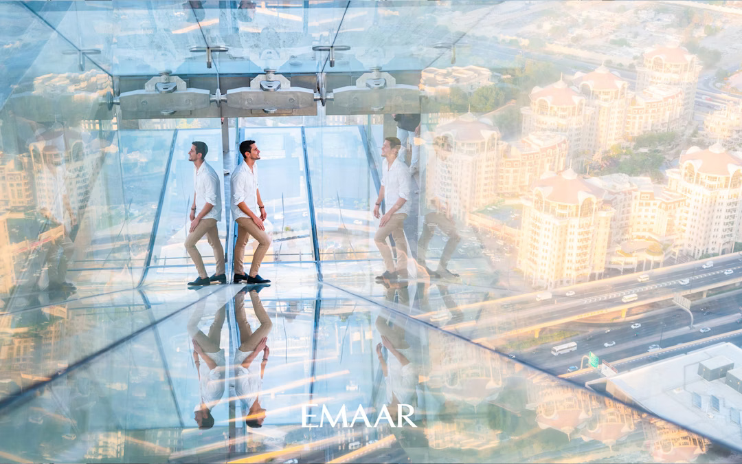 cb53d69d9309cd75c47613e48cec8890-20858-dubai-burj-khalifa-at-the-top-l124---sky-views-edge-walk-experience-03